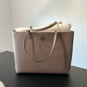 Tory Birch McGraw Tote in Silver Maple